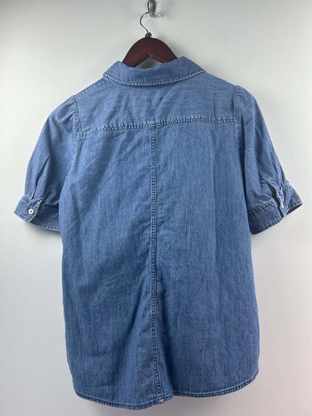 Talbots Chambray Button Down Shirt Size M Blue Denim Long Sleeve - Picture 2 of 6
